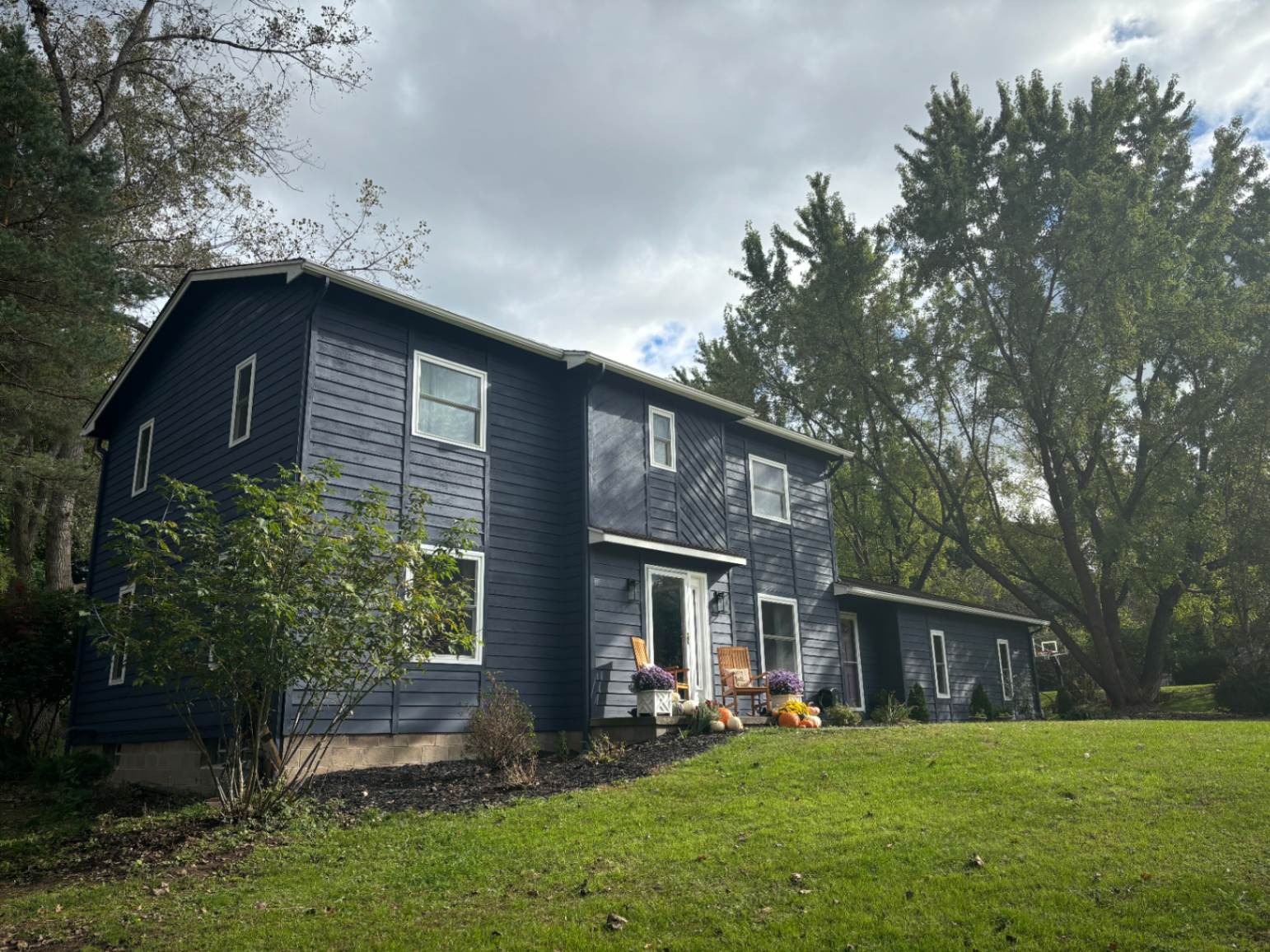 Bates Brothers painter prepping siding on Pittsford area home